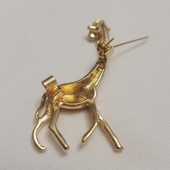 Whimsical Giraffe Brooch - Picture 4 of 6